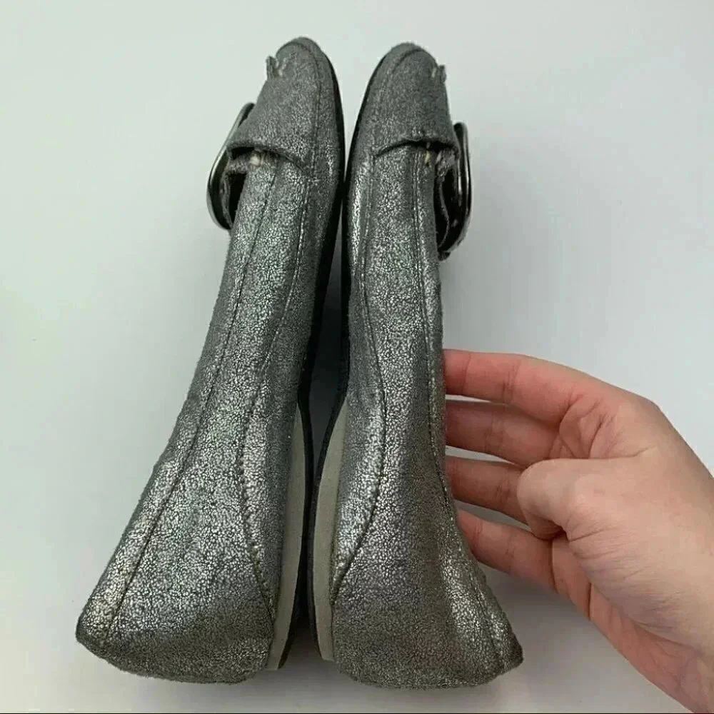Soda womens flats 7 crackled Silver buckle loafers